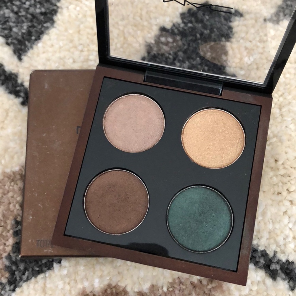 MAC Eyeshadow Palette - Bare My Soul